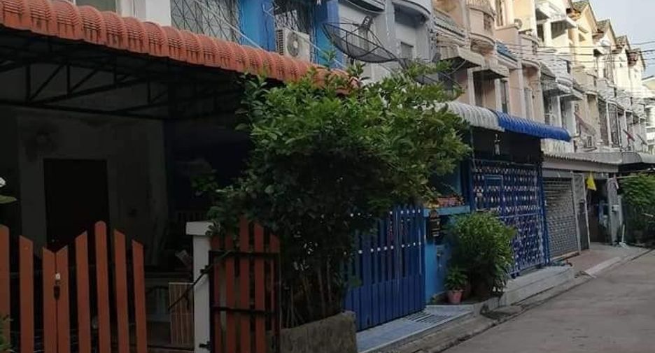 For sale 4 bedrooms townhouse in Bueng Kum, Bangkok