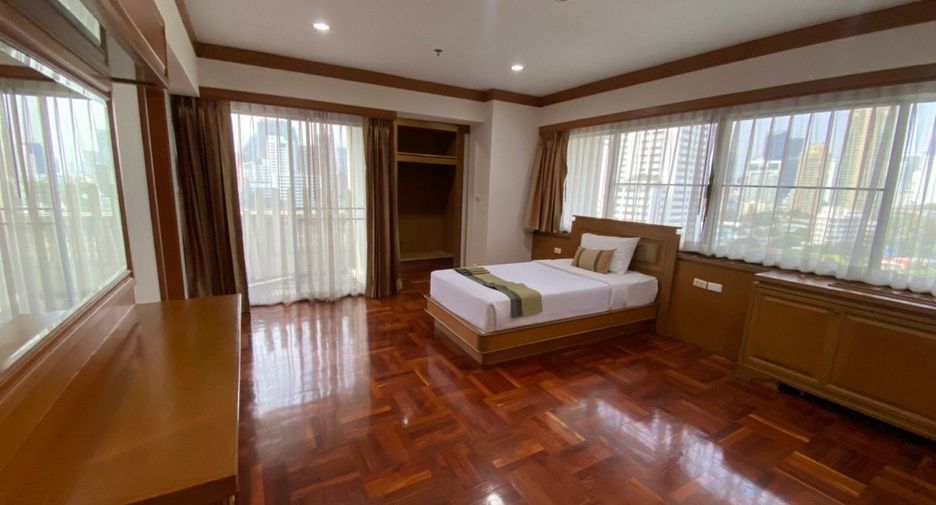 For rent 4 bedrooms condo in Watthana, Bangkok