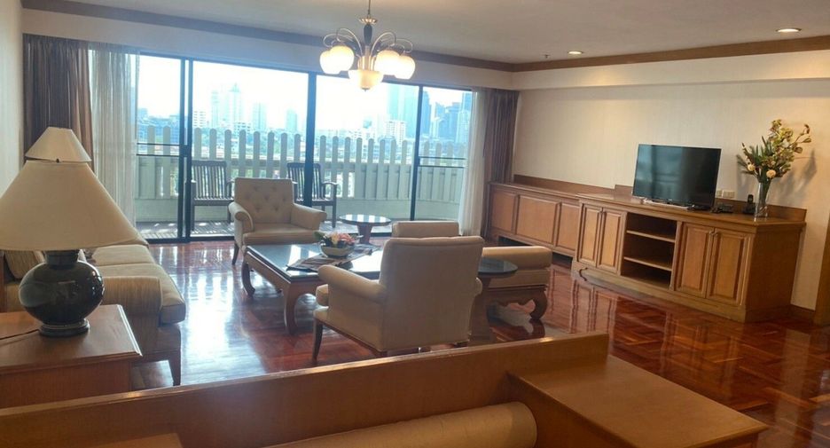 For rent 4 bedrooms condo in Watthana, Bangkok