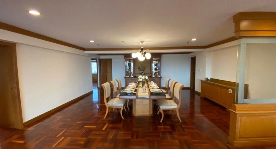 For rent 4 bedrooms condo in Watthana, Bangkok