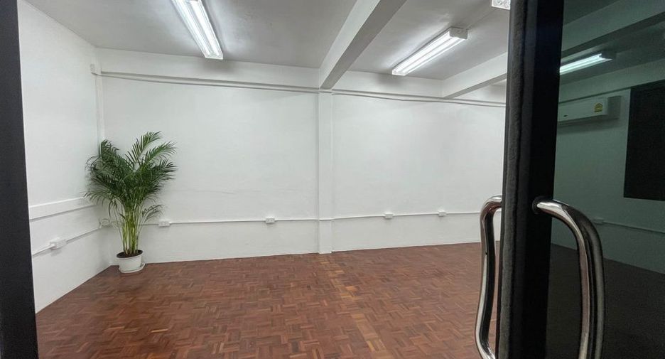 For rent 2 bedrooms house in Sathon, Bangkok