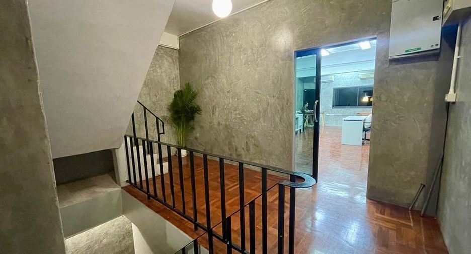 For rent 2 bedrooms house in Sathon, Bangkok