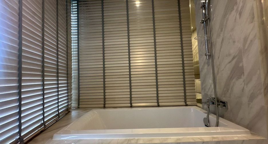 For rent 3 bedrooms condo in Khlong Toei, Bangkok