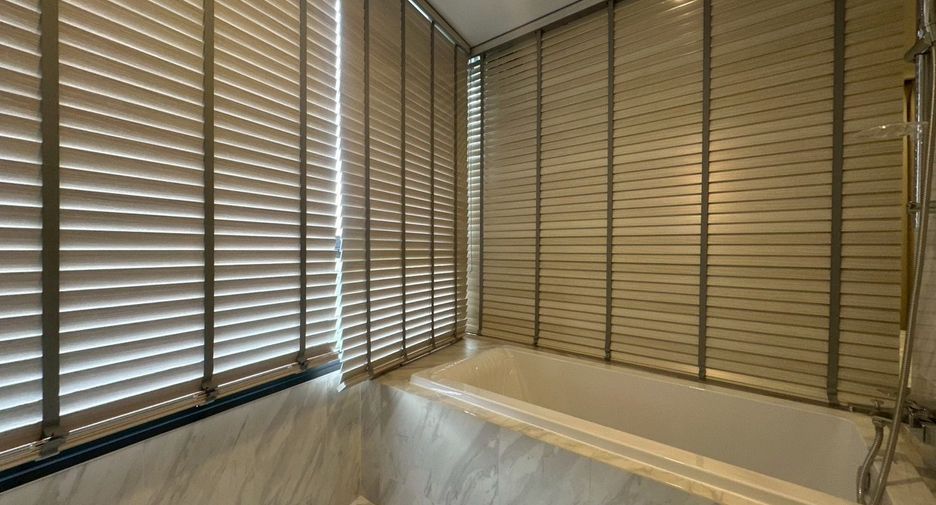 For rent 3 bedrooms condo in Khlong Toei, Bangkok