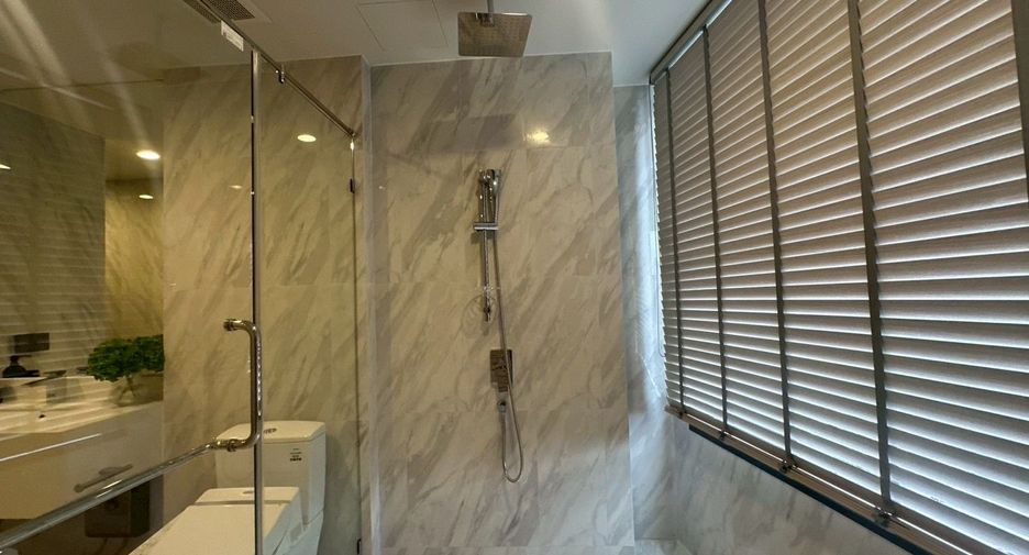 For rent 3 bedrooms condo in Khlong Toei, Bangkok
