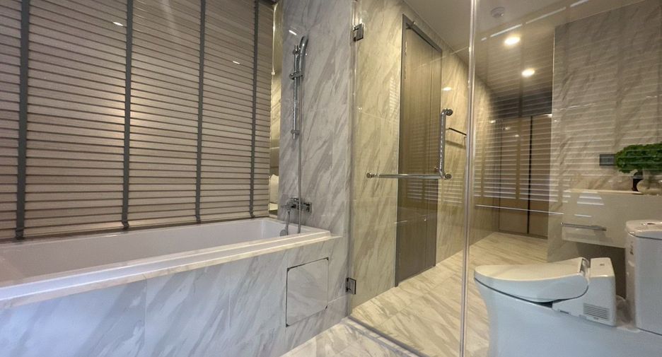 For rent 3 bedrooms condo in Khlong Toei, Bangkok