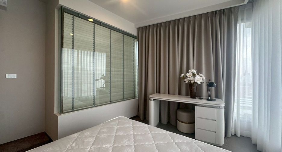 For rent 3 bedrooms condo in Khlong Toei, Bangkok