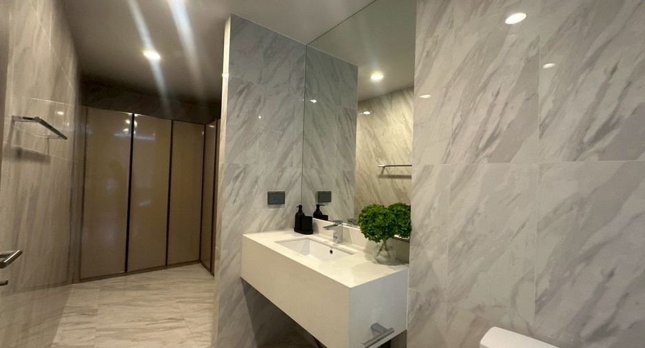 For rent 3 bedrooms condo in Khlong Toei, Bangkok