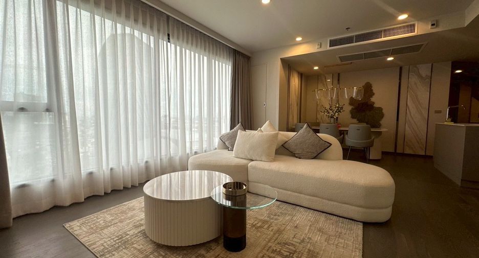 For rent 3 bedrooms condo in Khlong Toei, Bangkok
