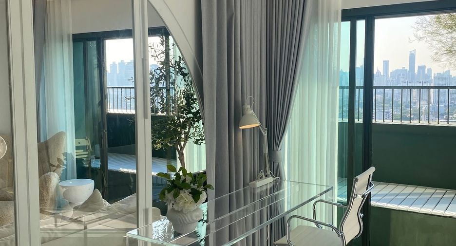 For rent 1 bed condo in Watthana, Bangkok