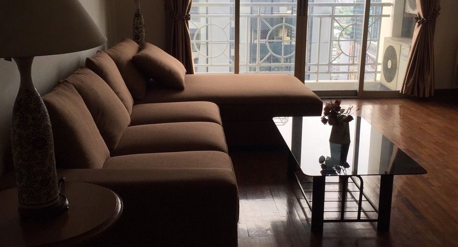 For rent 2 bedrooms condo in Watthana, Bangkok