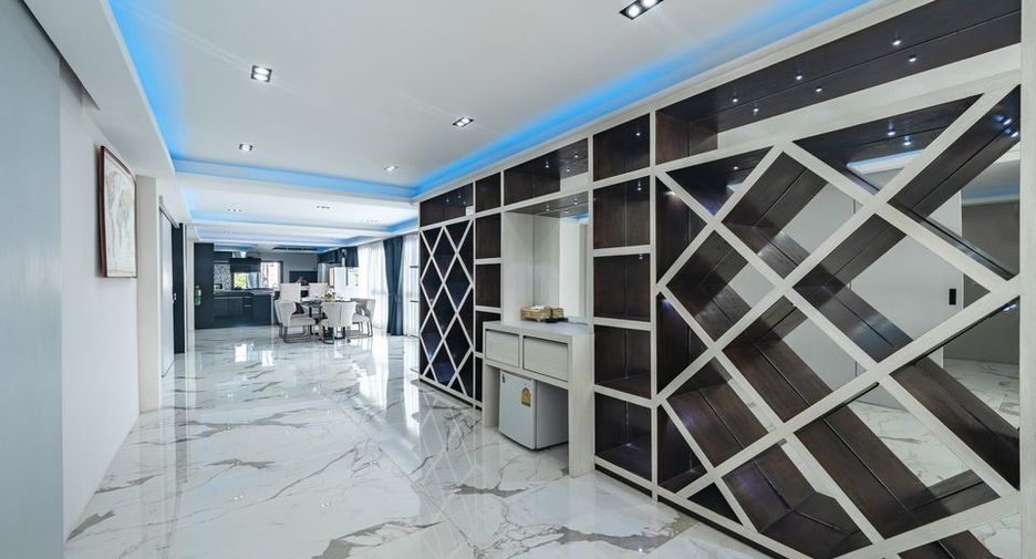 For rent 3 bedrooms apartment in Mueang Phuket, Phuket