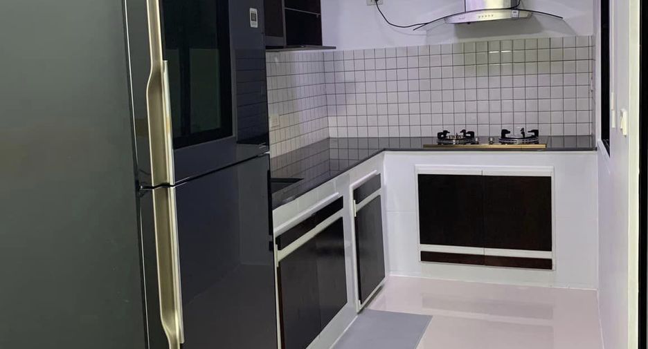 For rent 3 bedrooms townhouse in Prawet, Bangkok