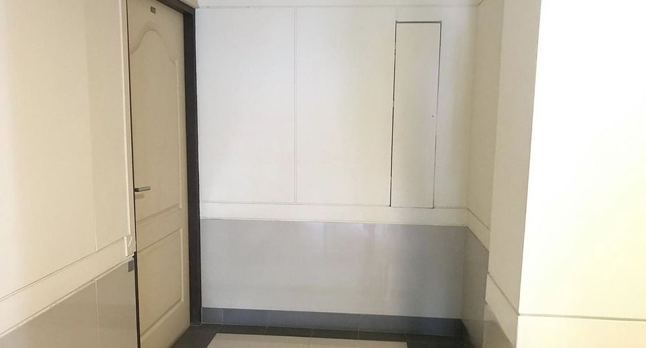 For sale 35 bedrooms retail Space in Khlong Toei, Bangkok