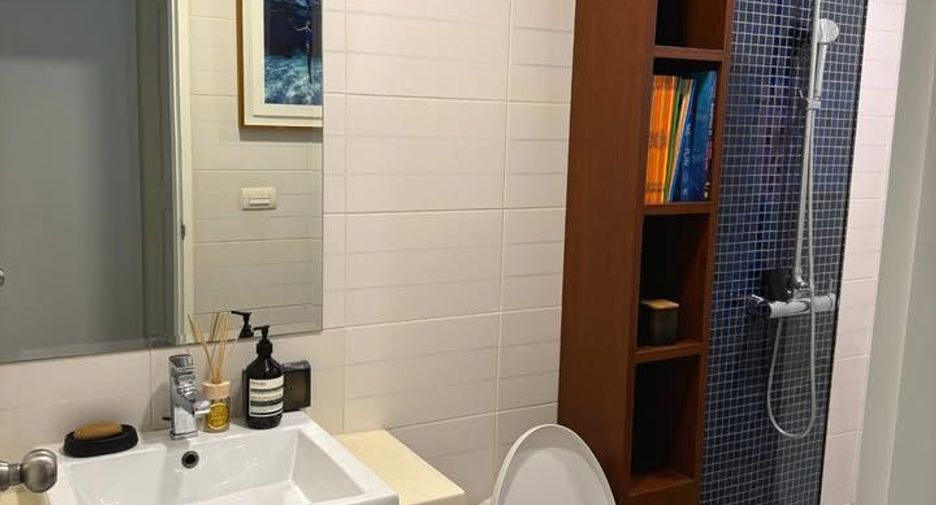 Condo en alquiler de 3 habitaciones en Khlong Toei, Bangkok