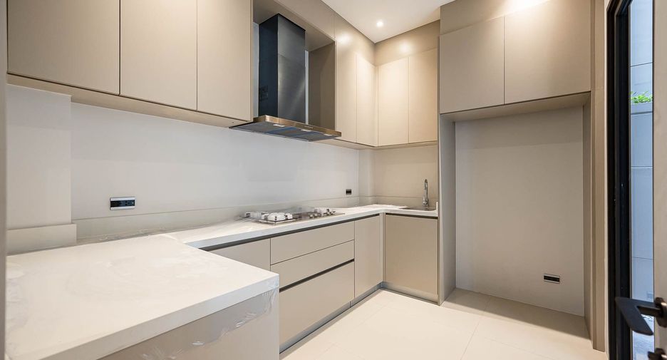 For rent 4 bedrooms house in Suan Luang, Bangkok