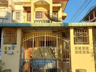 Reihenhaus zum Kauf mit 2 Zimmer in Mueang Samut Prakan, Samut Prakan