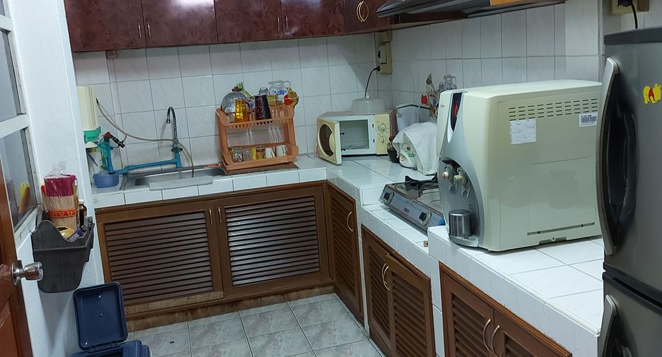 For sale 2 ベッドルーム townhouse in Mueang Samut Prakan, Samut Prakan