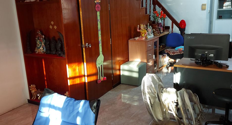 For sale 2 ベッドルーム townhouse in Mueang Samut Prakan, Samut Prakan