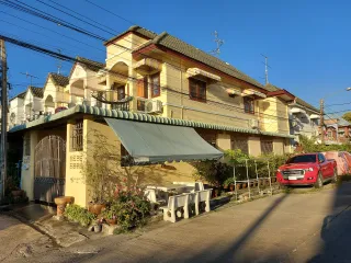 Reihenhaus zum Kauf mit 2 Zimmer in Mueang Samut Prakan, Samut Prakan
