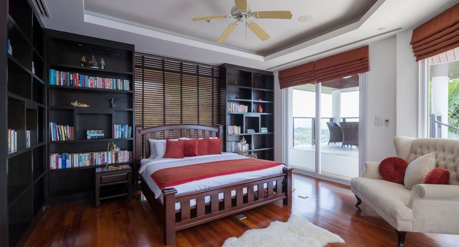 For rent 5 bedrooms villa in Mueang Phuket, Phuket