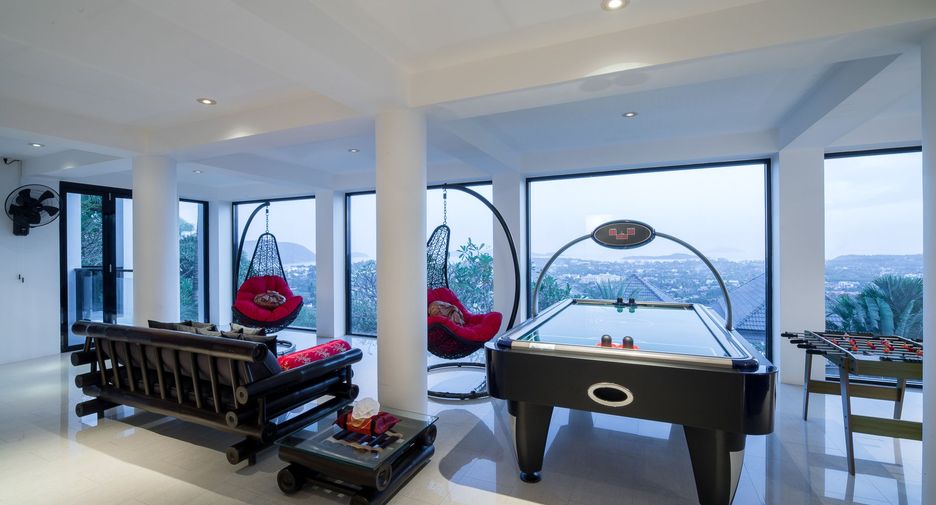 For rent 5 bedrooms villa in Mueang Phuket, Phuket