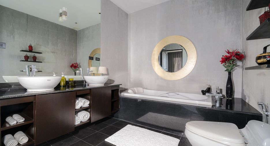 For rent 5 bedrooms villa in Mueang Phuket, Phuket