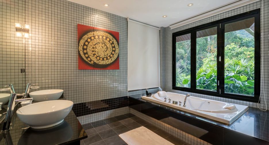 For rent 5 bedrooms villa in Mueang Phuket, Phuket
