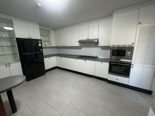 For rent 3 bedrooms apartment in Watthana, Bangkok