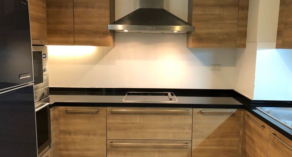 For rent 2 bedrooms condo in Watthana, Bangkok