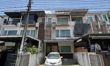 For sale 3 ベッドルーム townhouse in Saphan Sung, Bangkok