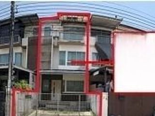 For sale 3 ベッドルーム townhouse in Saphan Sung, Bangkok