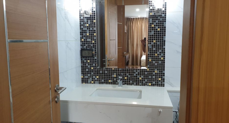 For sale 3 bedrooms condo in Phaya Thai, Bangkok