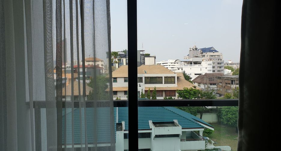 For sale 3 bedrooms condo in Phaya Thai, Bangkok
