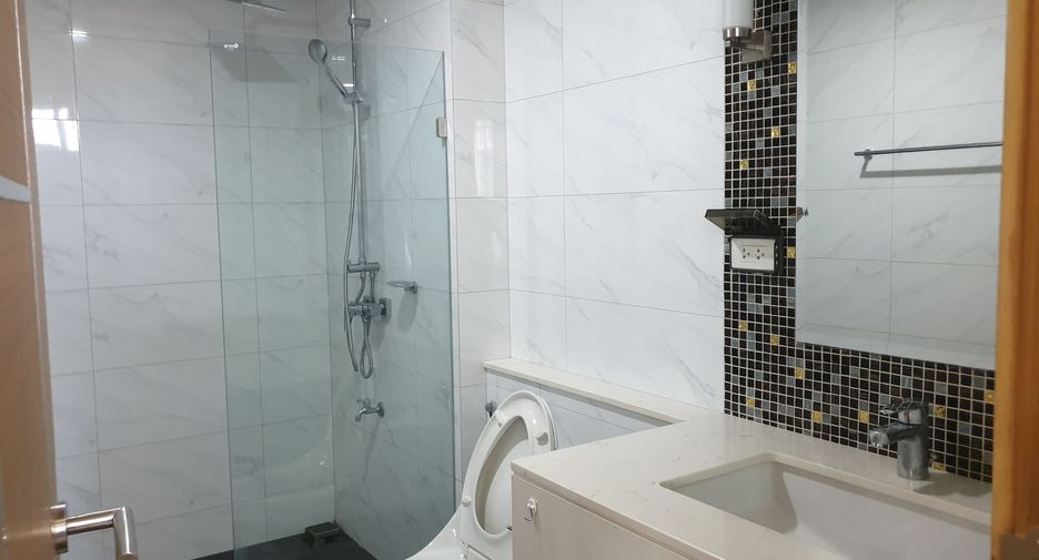 For sale 3 bedrooms condo in Phaya Thai, Bangkok