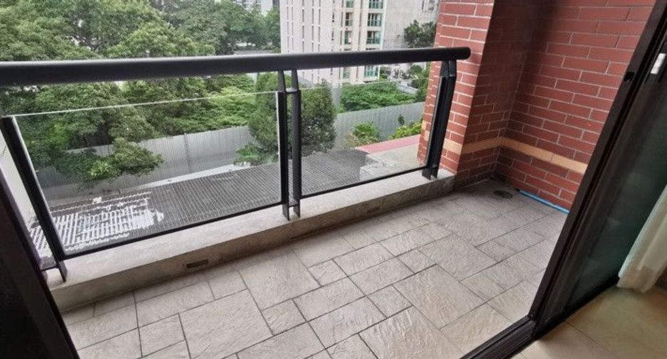For rent 2 bedrooms condo in Watthana, Bangkok
