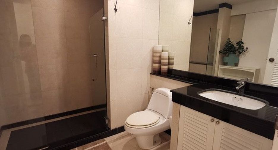 For rent 2 bedrooms condo in Watthana, Bangkok
