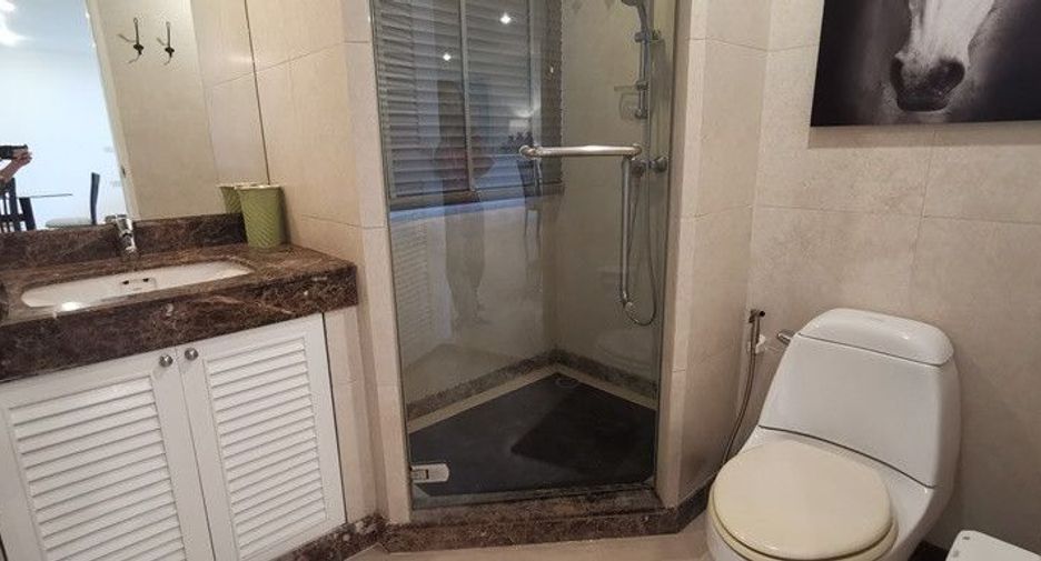 For rent 2 bedrooms condo in Watthana, Bangkok