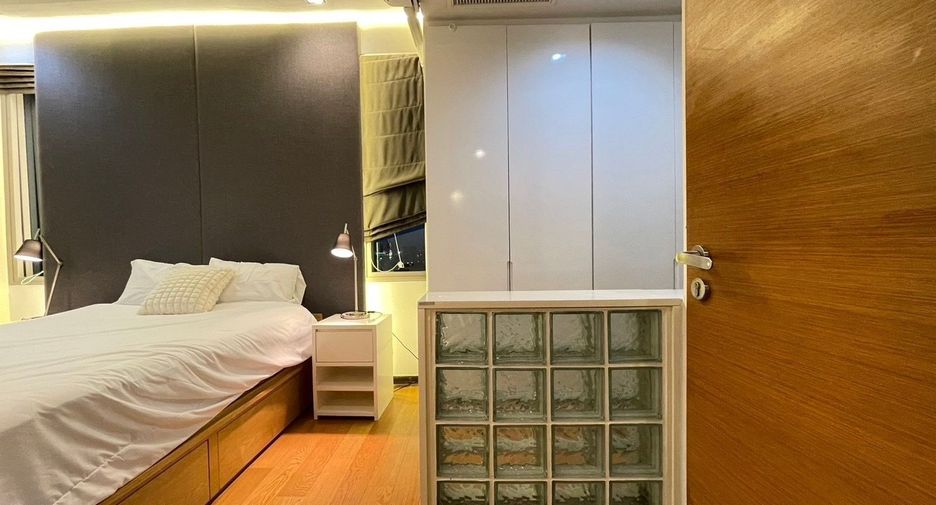 For rent 2 bedrooms condo in Khlong Toei, Bangkok
