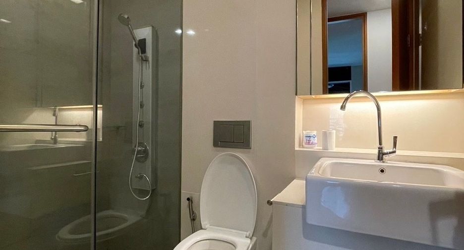 For rent 2 bedrooms condo in Khlong Toei, Bangkok
