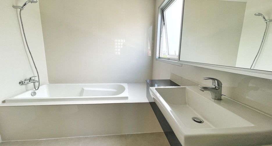 For rent 2 bedrooms apartment in Khlong Toei, Bangkok