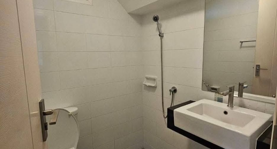 For sale 4 bedrooms house in Khlong Sam Wa, Bangkok