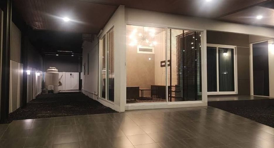 For sale 4 bedrooms house in Khlong Sam Wa, Bangkok
