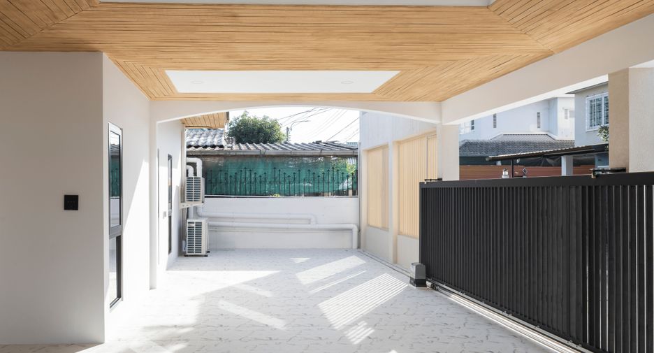 For sale 3 bedrooms house in Lat Phrao, Bangkok
