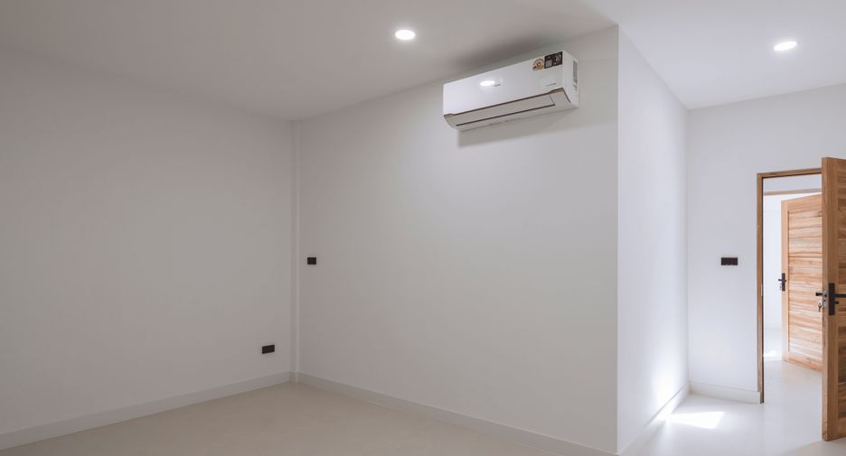 For sale 3 bedrooms house in Lat Phrao, Bangkok