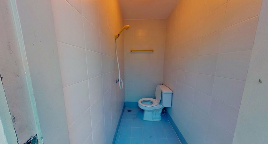 For rent 4 bedrooms townhouse in Watthana, Bangkok
