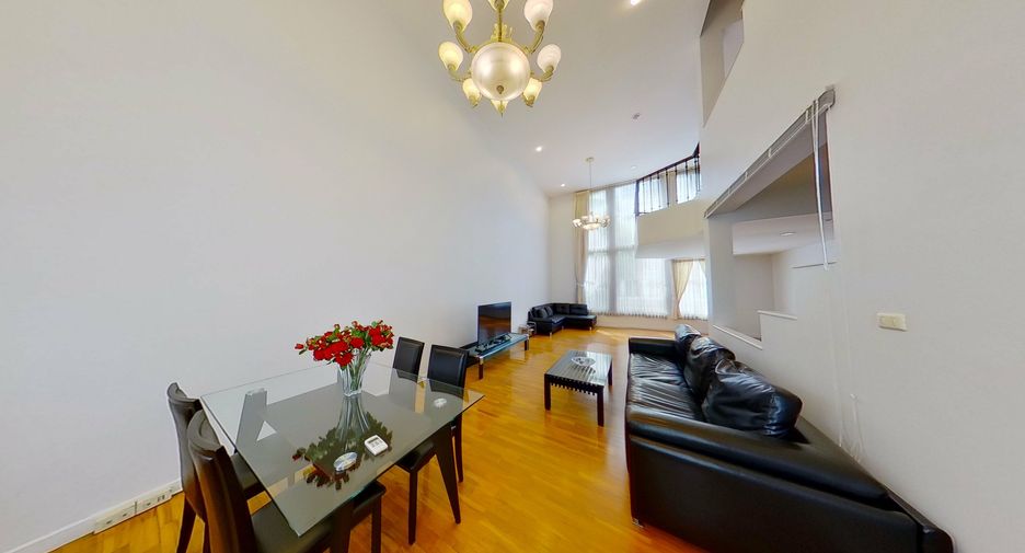 For rent 4 bedrooms townhouse in Watthana, Bangkok