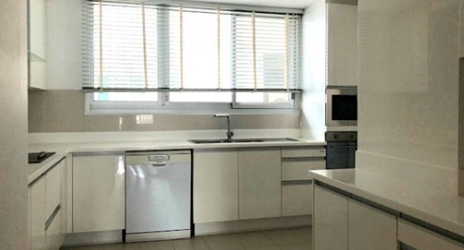 For rent 3 bedrooms condo in Watthana, Bangkok