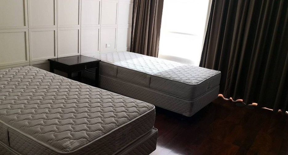 For rent 2 bedrooms condo in Watthana, Bangkok
