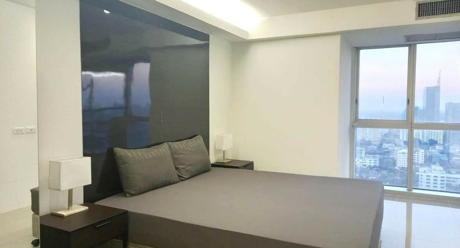 For rent 2 bedrooms condo in Khlong Toei, Bangkok